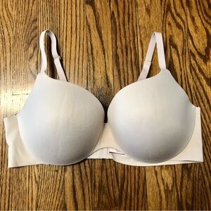 Victoria’s Secret incredible by VS bra size 40D